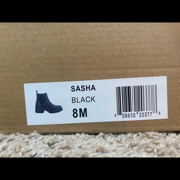 Sasha Chelsea Boot
Size 8
Original price: $49.99
Never worn, still in box - Picture 4 of 4